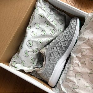 APL Athletic Propulsion Labs Techloom Phantom womens 8.5 silver gray Sneakers